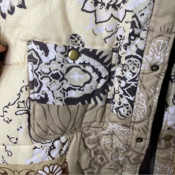 BDG Pattern Quilted Oversized Shirt Jacket Puffer In Beige and Brown Size Large - Picture 15 of 16